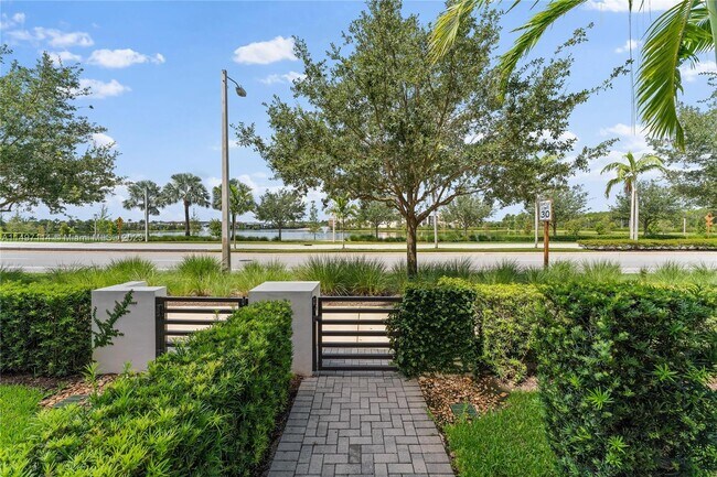 Foto del edificio - 13364 Alton Rd