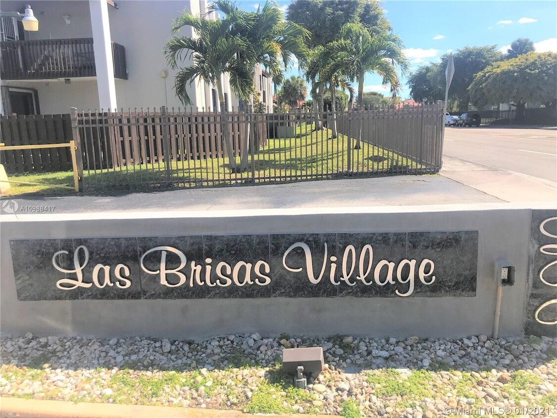 Foto principal - 10155 NW 9th St Cir