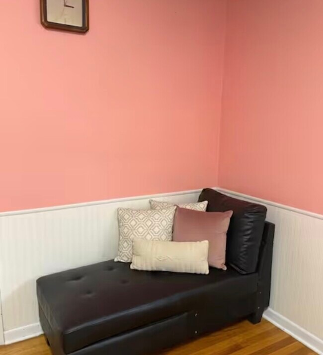 Foto del edificio - 449 Jensen Rd