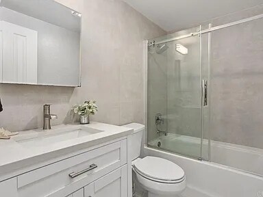 Foto del edificio - 3945 Nobel Dr