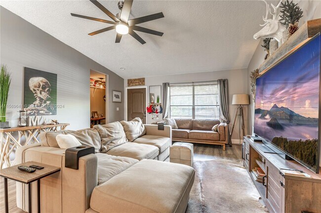 Foto del edificio - 2735 NW 92nd Ave