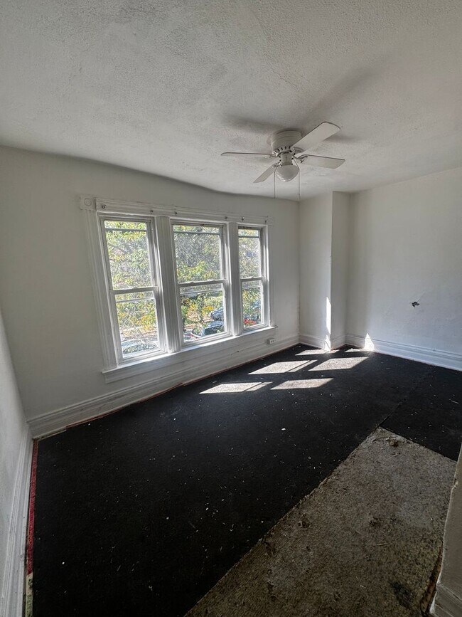 Foto del edificio - 5 Bedroom 2 bath