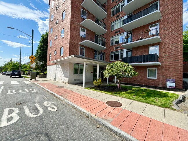 Building Photo - 125 Trapelo Rd