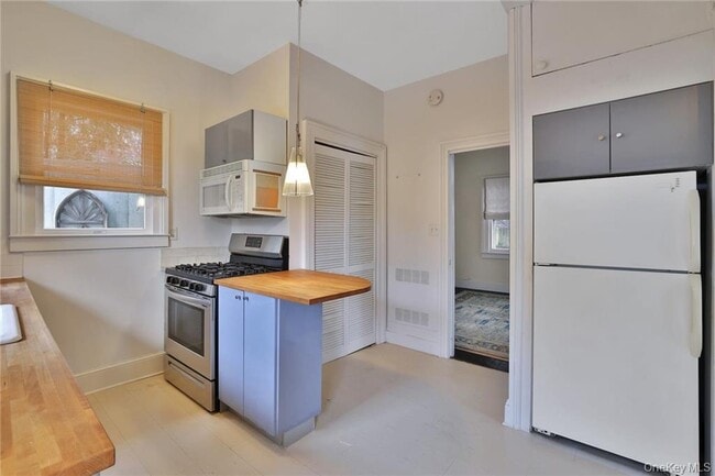 Building Photo - 20 Stevenson St