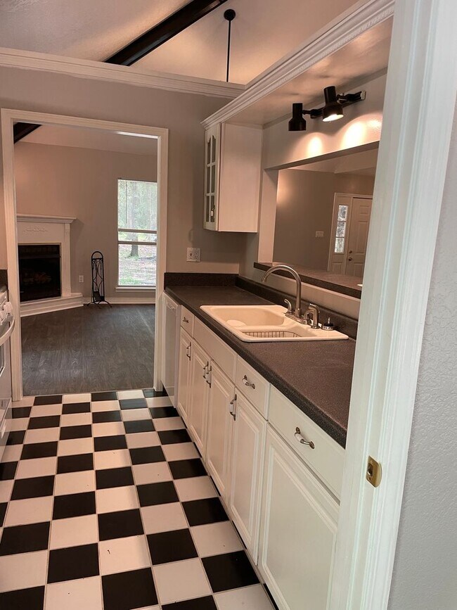 Foto del edificio - 2 Bedroom on 10 ACRES in Vancleave School ...