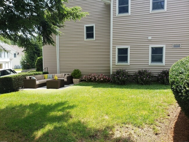 Building Photo - 115 Parade Hill Rd