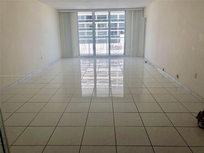 Building Photo - 5825 Collins Ave
