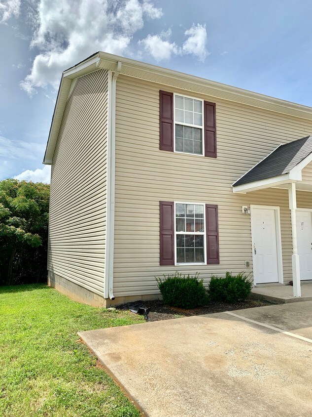532 Patriot Park Ct, Clarksville, TN 37042 Townhome Rentals in