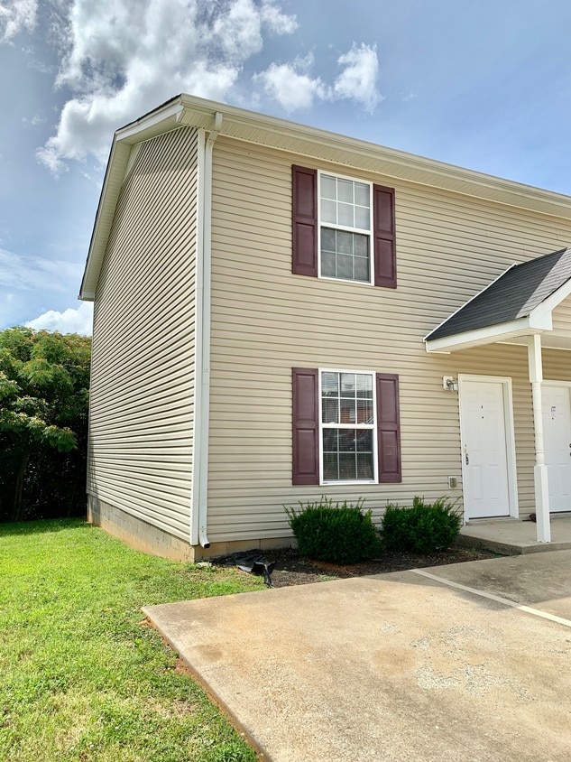 532 Patriot Park Ct, Clarksville, TN 37042 Townhome Rentals in