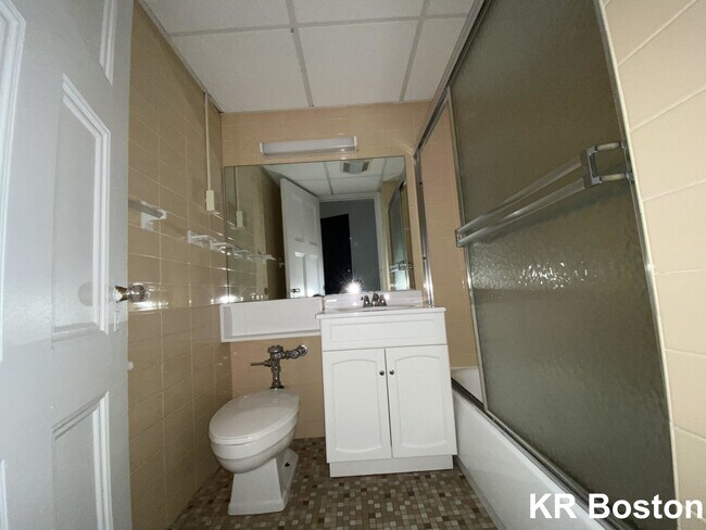 Building Photo - 587 Boylston St