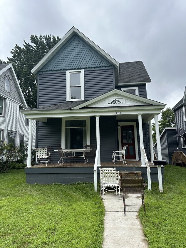 Foto principal - Amazing 4 Bed 1 Bath close to UWEC!