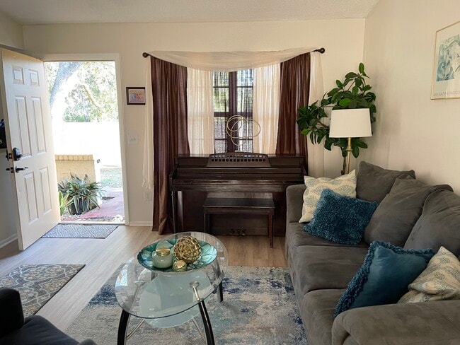 Building Photo - 64 Pine Track