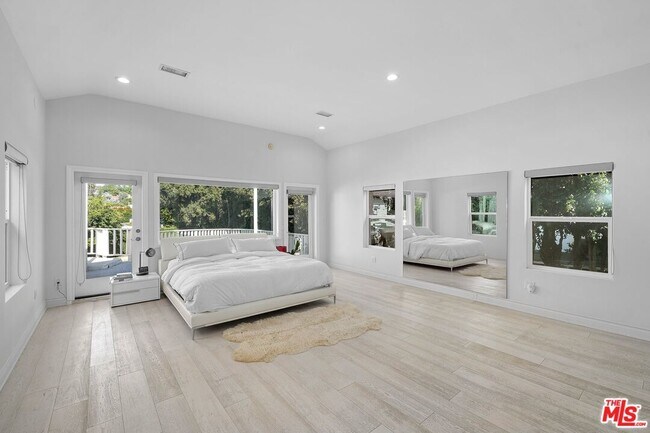 Building Photo - 1129 Benedict Canyon Drive