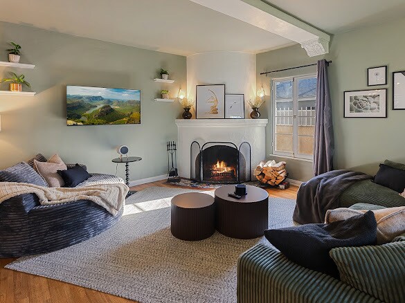 Sala de estar - 1442 S Burnside Ave