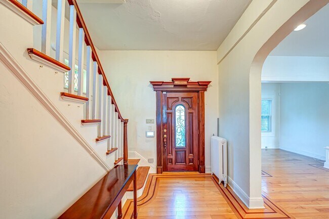 Foto del edificio - 107 Bayview Ave