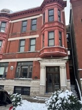 Building Photo - 1049 W Altgeld St