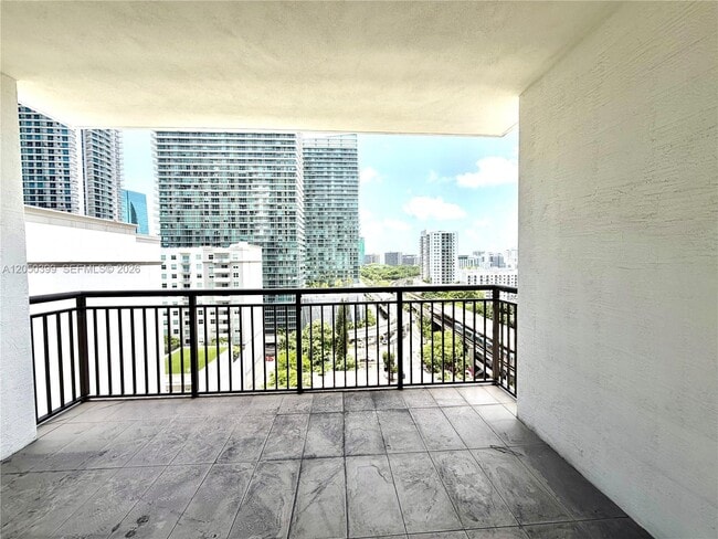 Foto del edificio - 999 SW 1st Ave