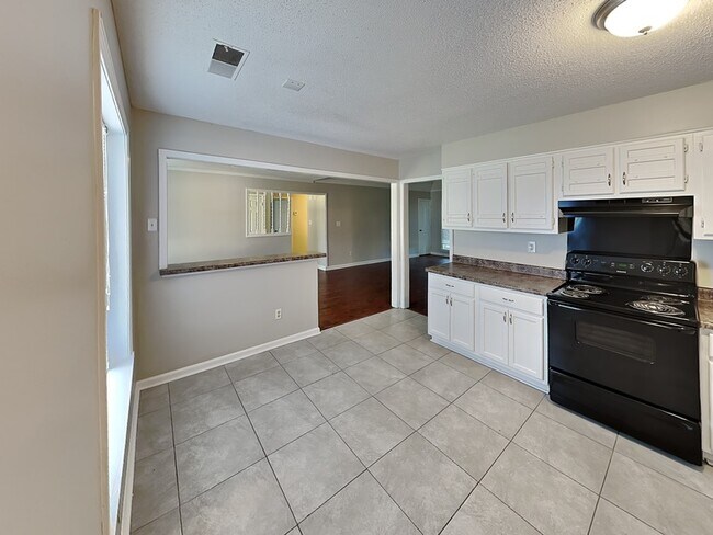 Foto del edificio - 6623 Cherry Bark Dr