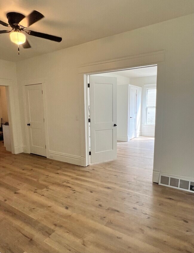 Sala de estar - 439 S Parker Dr