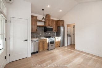 Building Photo - 3238 NW Celilo Ln