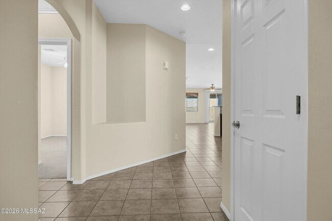 Foto del edificio - 2221 E Stone Stable Dr