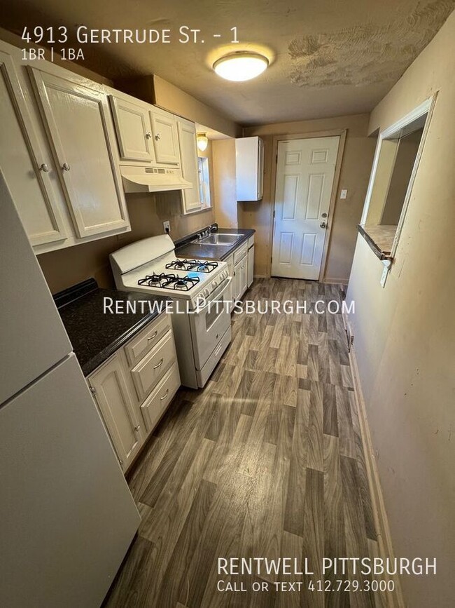 Building Photo - 1 Bedroom Apartment in Hazelwood