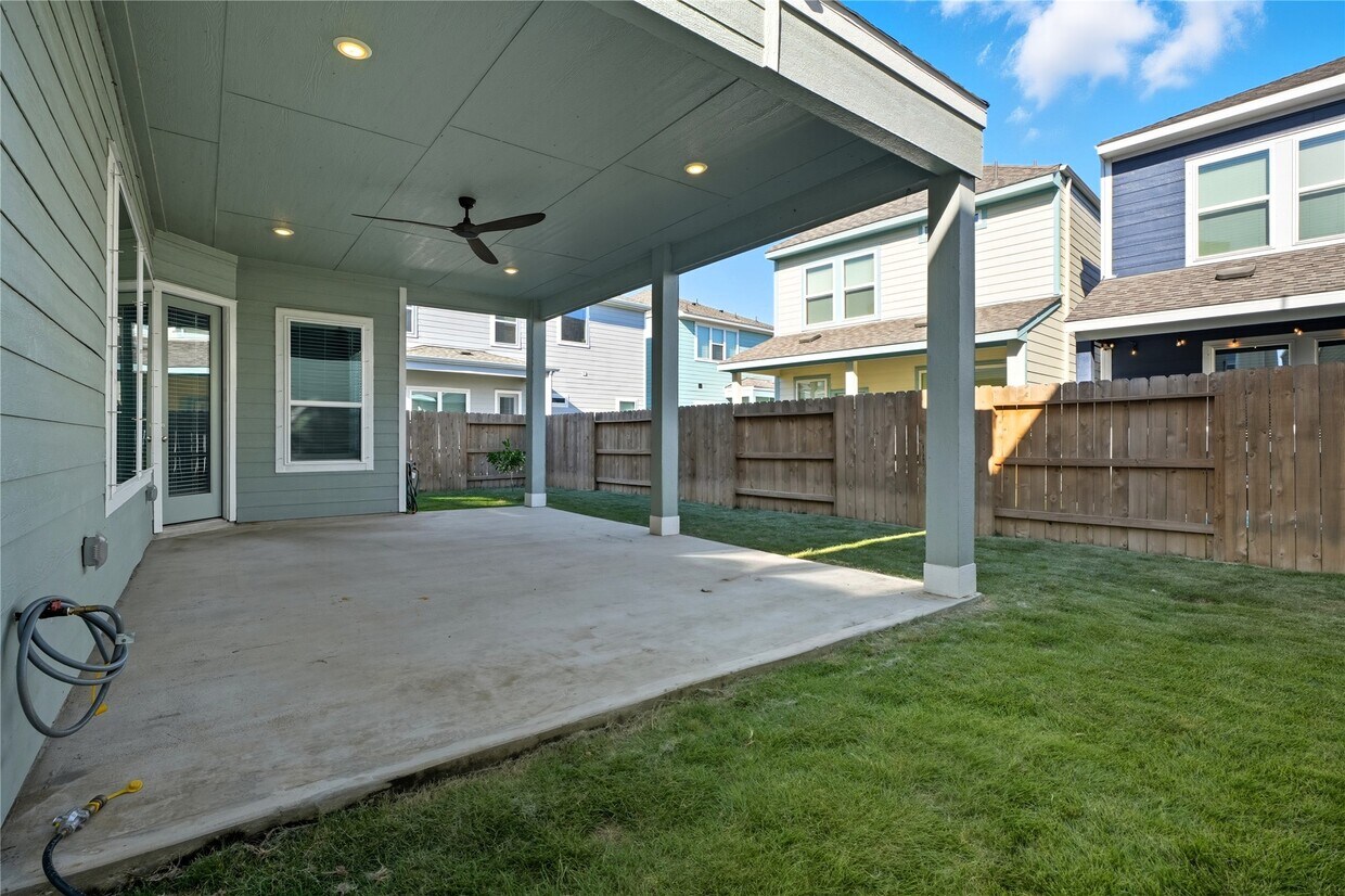 Building Photo - 719 Sandy Bay Ln