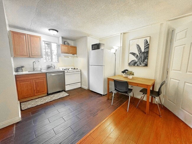 Building Photo - 1201 W 36th St