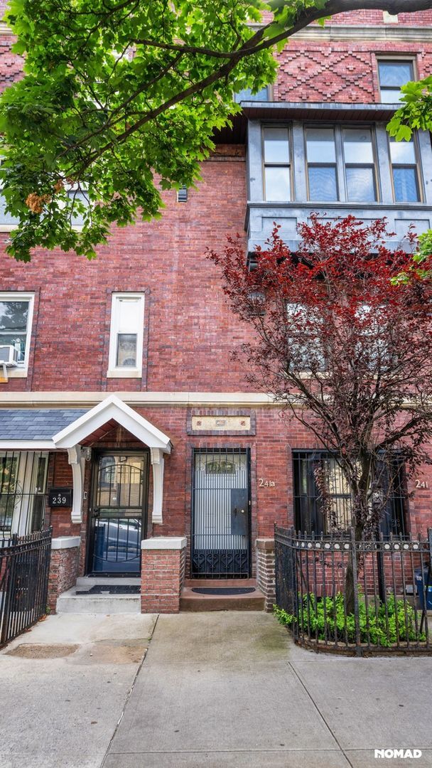 Foto del edificio - Charming 3BR Duplex in Brooklyn