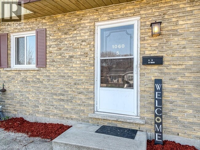 Building Photo - 1060 Canfield Crescent