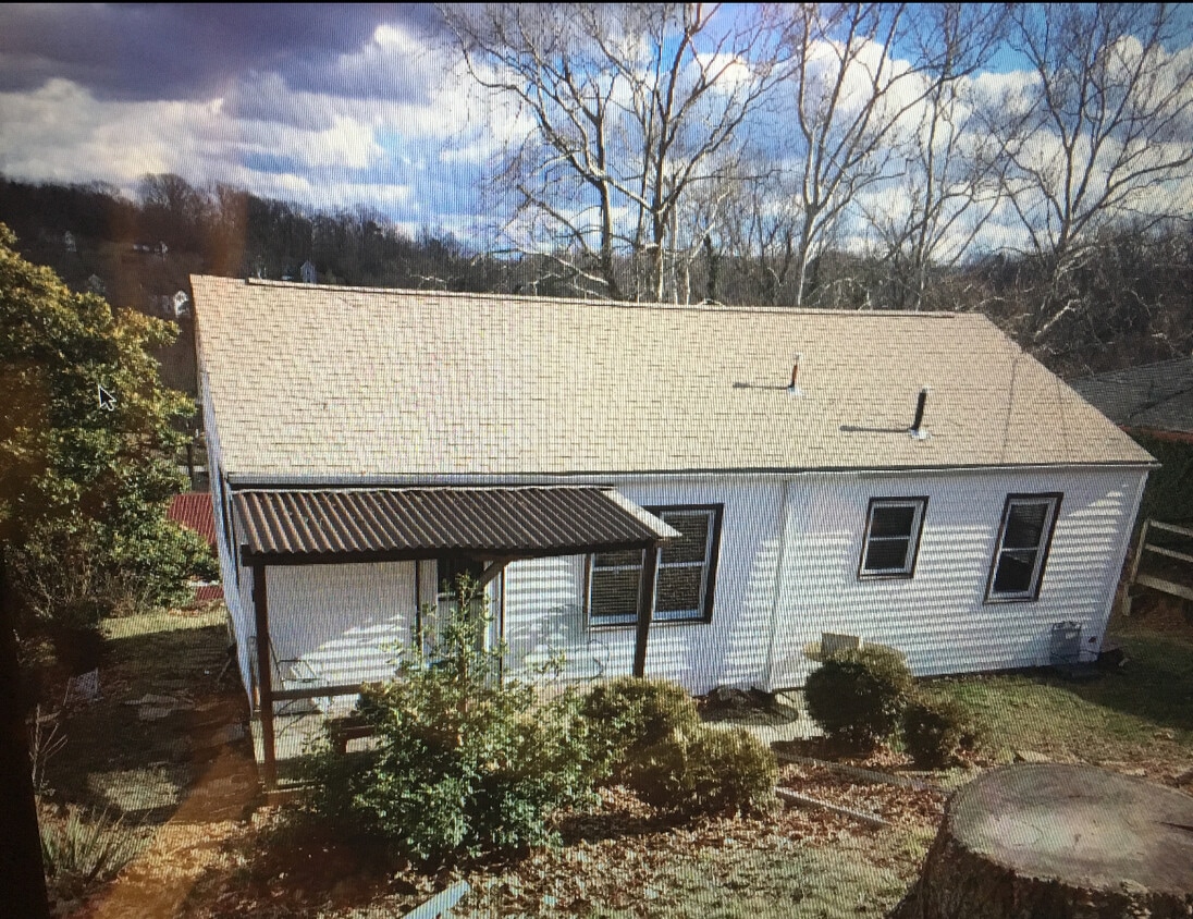 Building Photo - 831 Scenic Dr