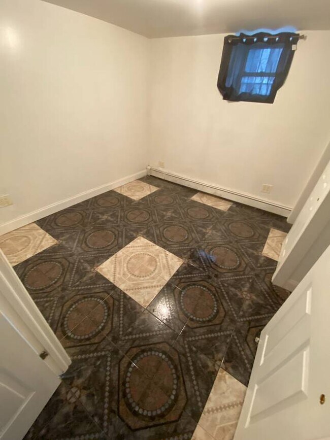 Foto del edificio - 351 E 48th St