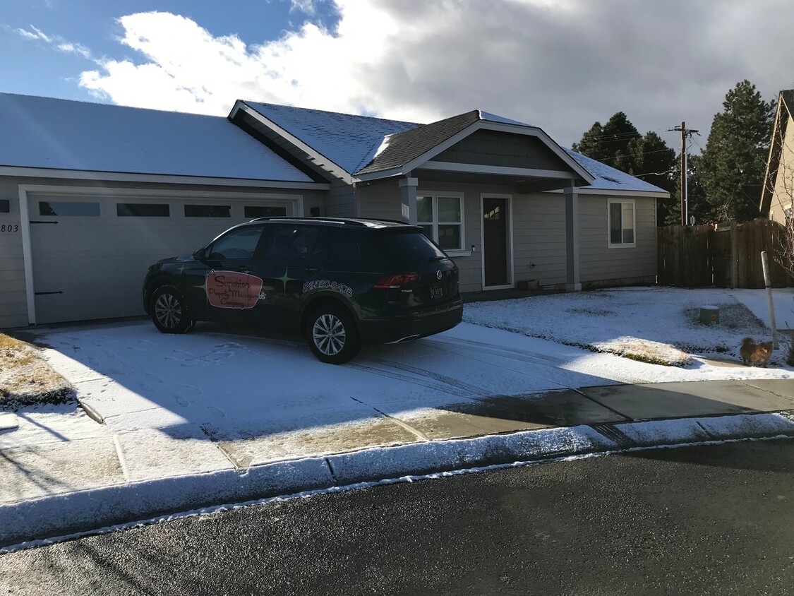 Primary Photo - Single level two bedroom home in SE Bend!