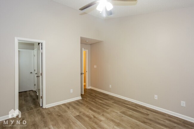 Foto del edificio - 2066 Chapel Creek Rd
