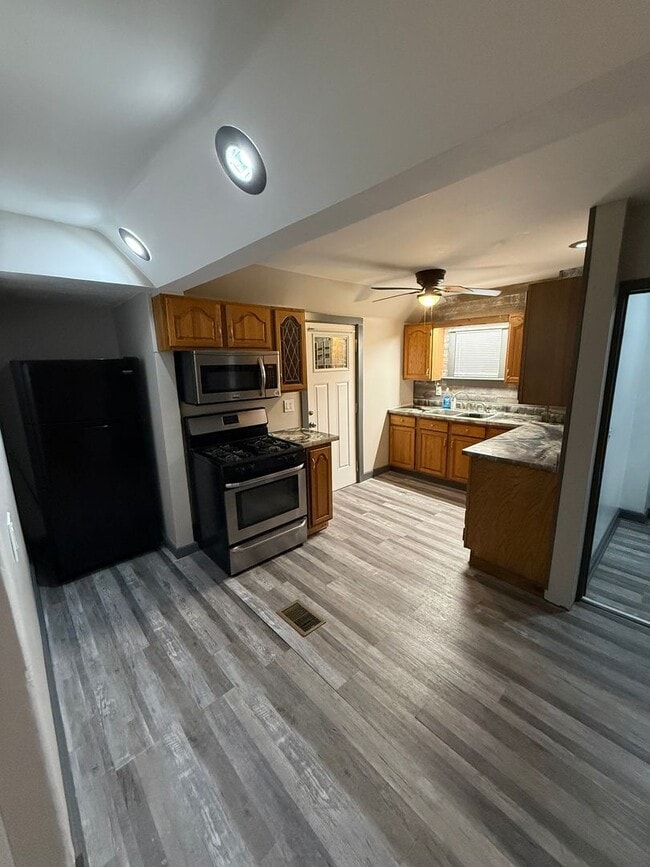 Building Photo - 11 Hallenbeck Ave