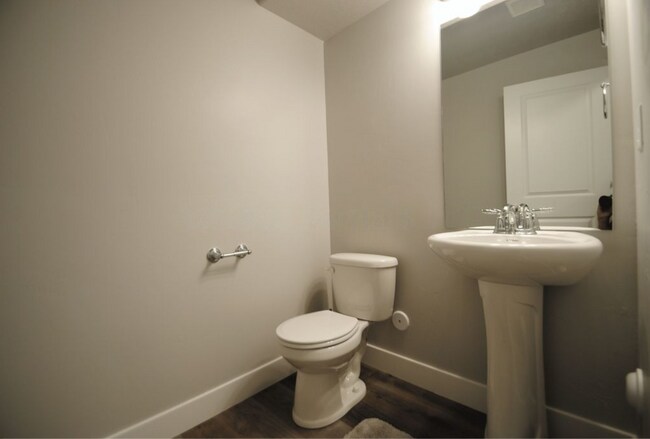 Foto del edificio - 2031 N 350 E