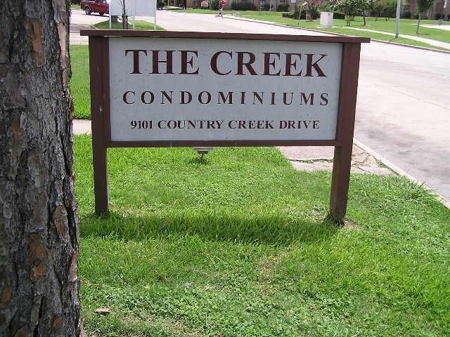 Foto del edificio - 9101 Country Creek St