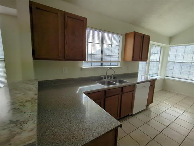 Foto del edificio - 2735 Summit Oak Cir