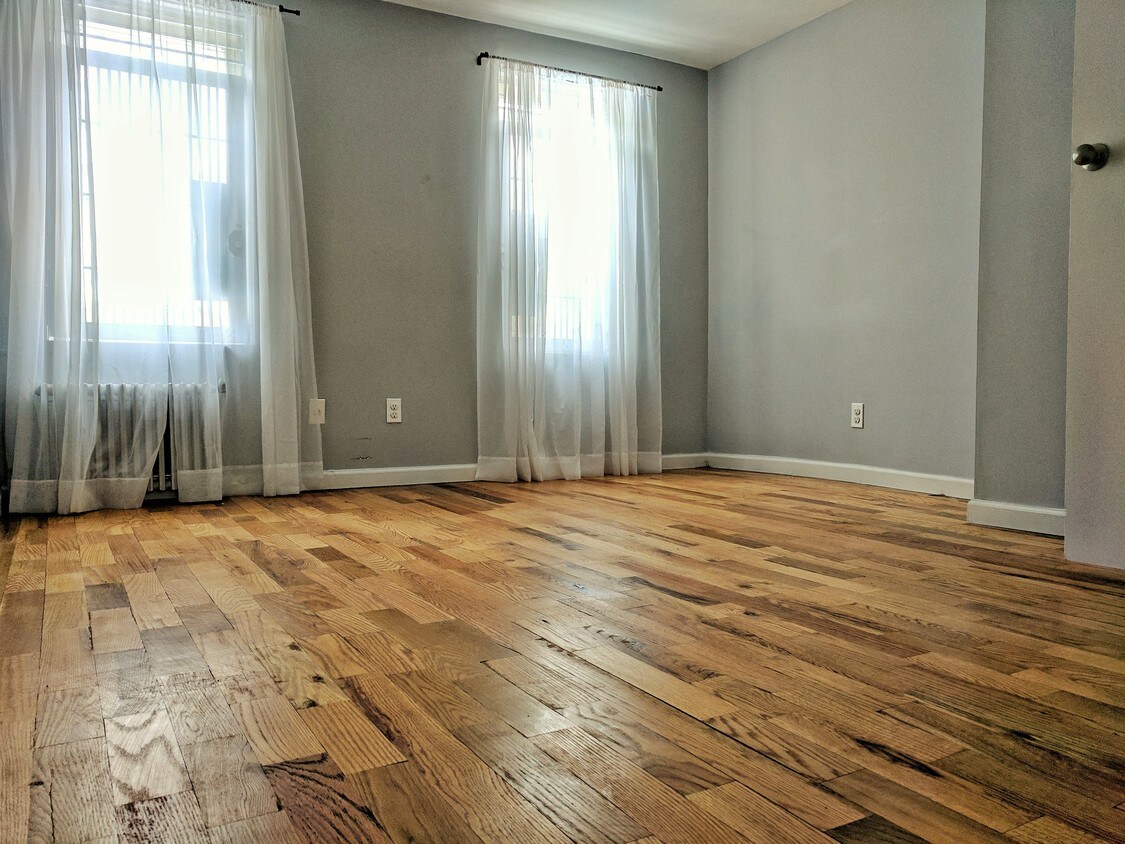 Foto principal - 127 Eldert St
