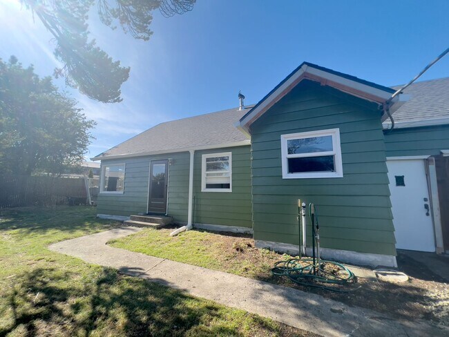 Building Photo - 92182 Front Rd, Astoria, OR 97103