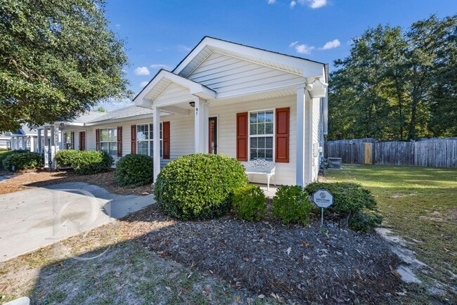 Building Photo - ONE STORY LIVING - MINUTES FROM EVERYTHING