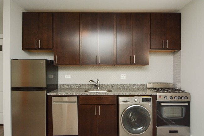 Foto del edificio - 429.5 W Belden Ave
