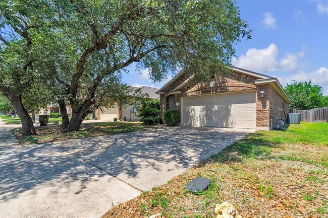 Building Photo - 204 Chickadee Ln