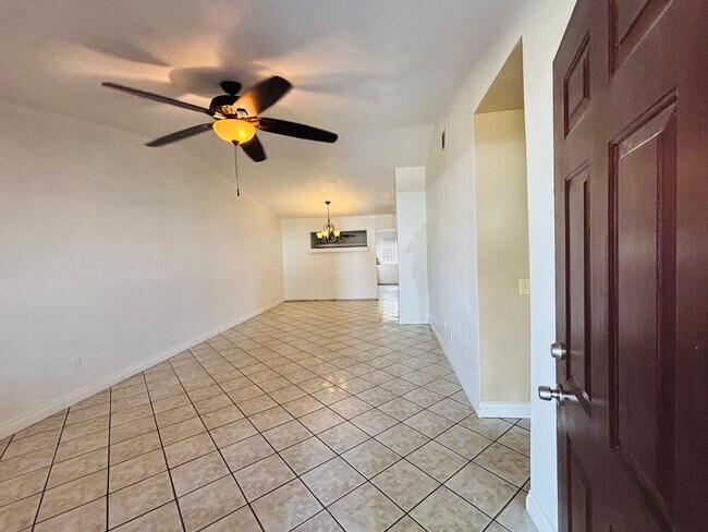 Foto del edificio - Welcome to your next home at 289 Tangerine!