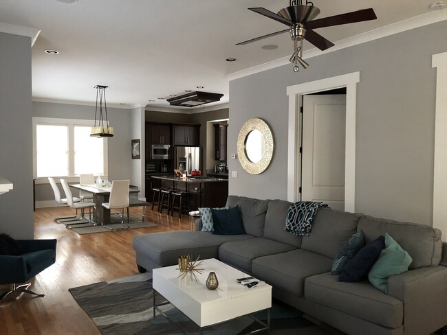 Planta abierta - 1183 Cleburne Ave NE