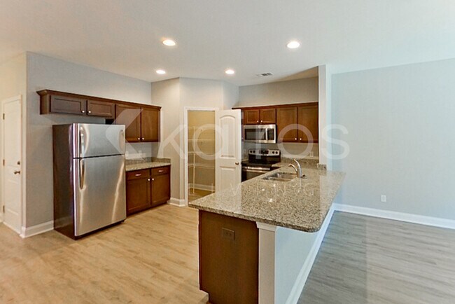 Foto del edificio - 605 Ferguson Ln.