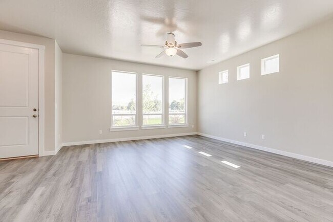 Foto del edificio - Roe Street Townhomes