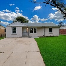 Building Photo - 1222 E Del Mar St