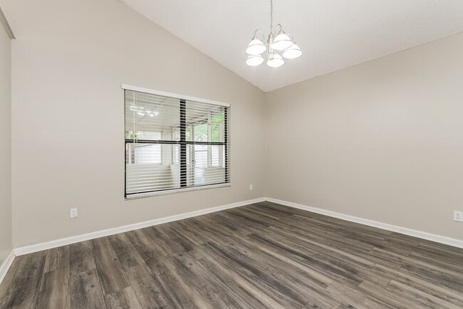 Building Photo - 1418 Mona Dr