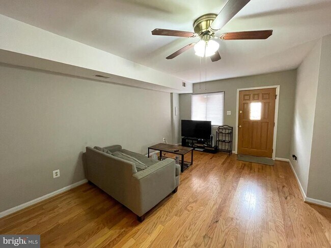 Foto del edificio - 8413 Alameda Ct